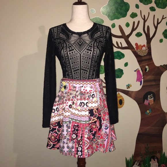 **SOLD** Alice + Olivia Helina Skirt in Euphoria - Picture 2 of 11